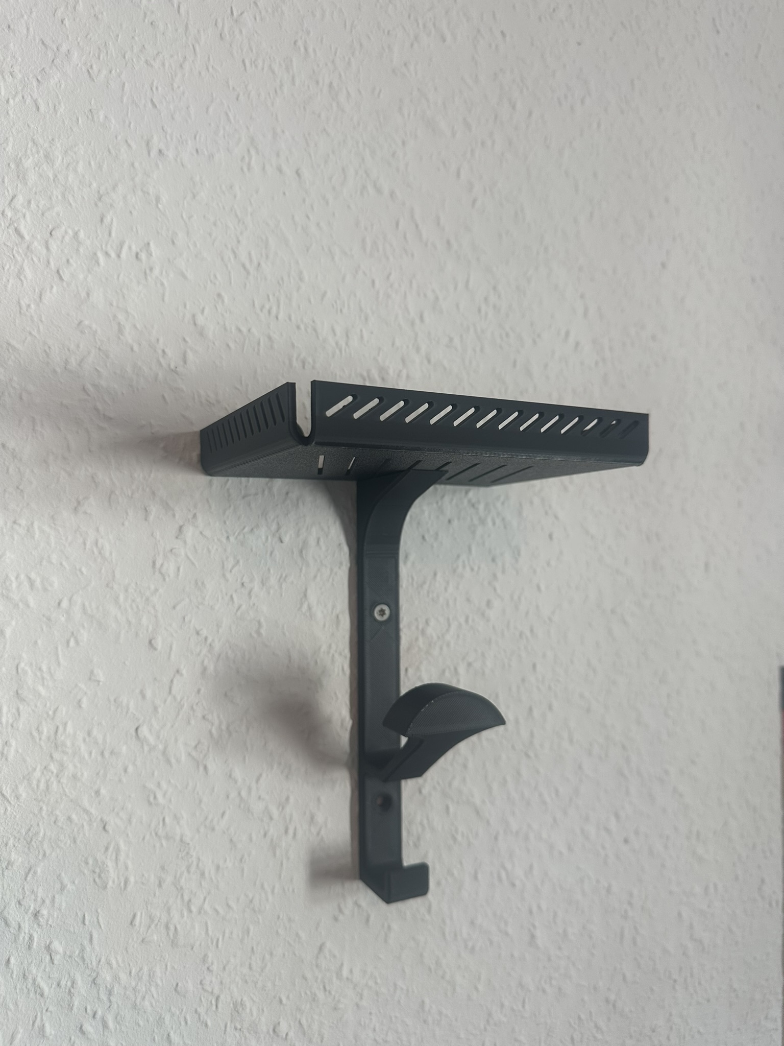 IMG_9033 Wandhalterung für Fahrradhelm und -brille